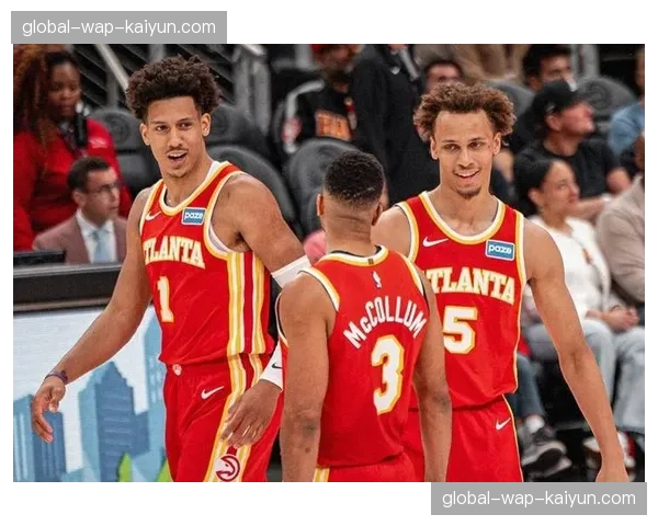 老鹰客场1分险胜尼克斯 系列赛大比分2-1领先